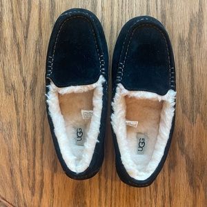 Women’s UGG moccasin slipper
